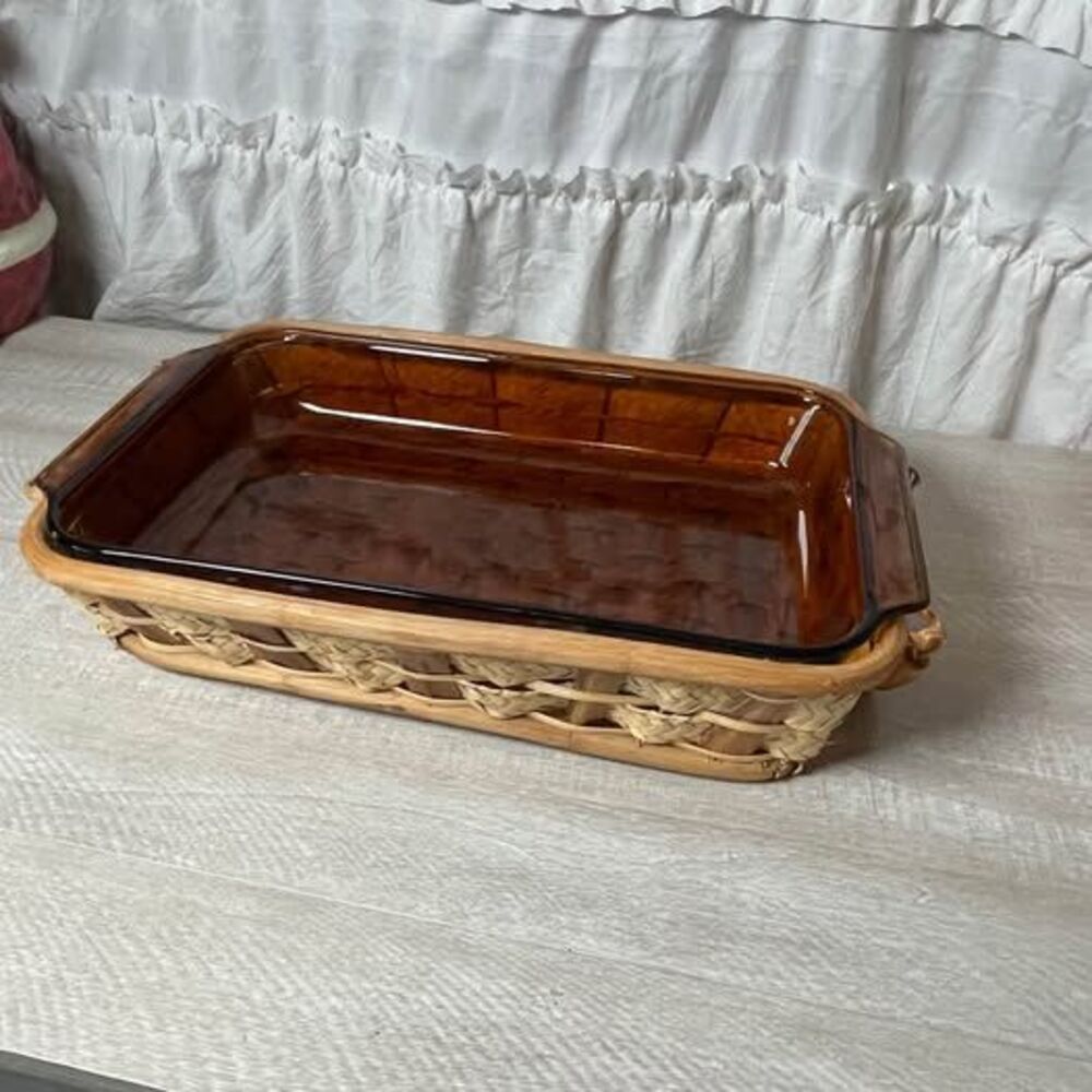 Vintage Anchor Hocking Harvest Amber 2 Qt Baking Dish Casserole Woven Baske